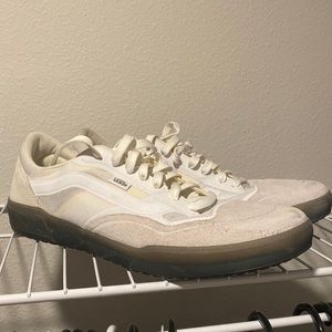 White VANS A.V.E Suede Lace Up Low Size 11.5
